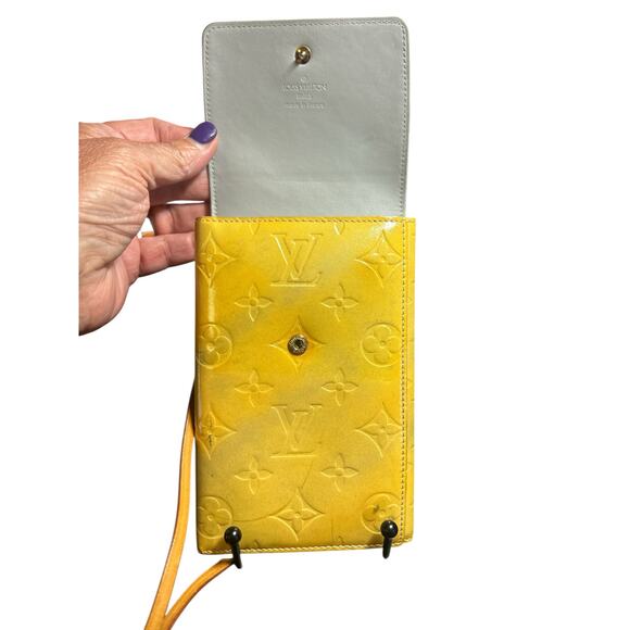 LOUIS VUITTON Monogram Vernis Walker
Wallet Yellow - Picture 3 of 12